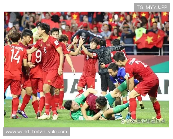 国足关键战逆转取胜引发热议年轻球员崛起点燃球迷新希望全场沸腾